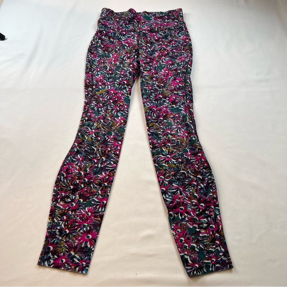 Lululemon Base Pace High-Rise Tight 28" *Brushed
Floral Electric Multi Size 6
